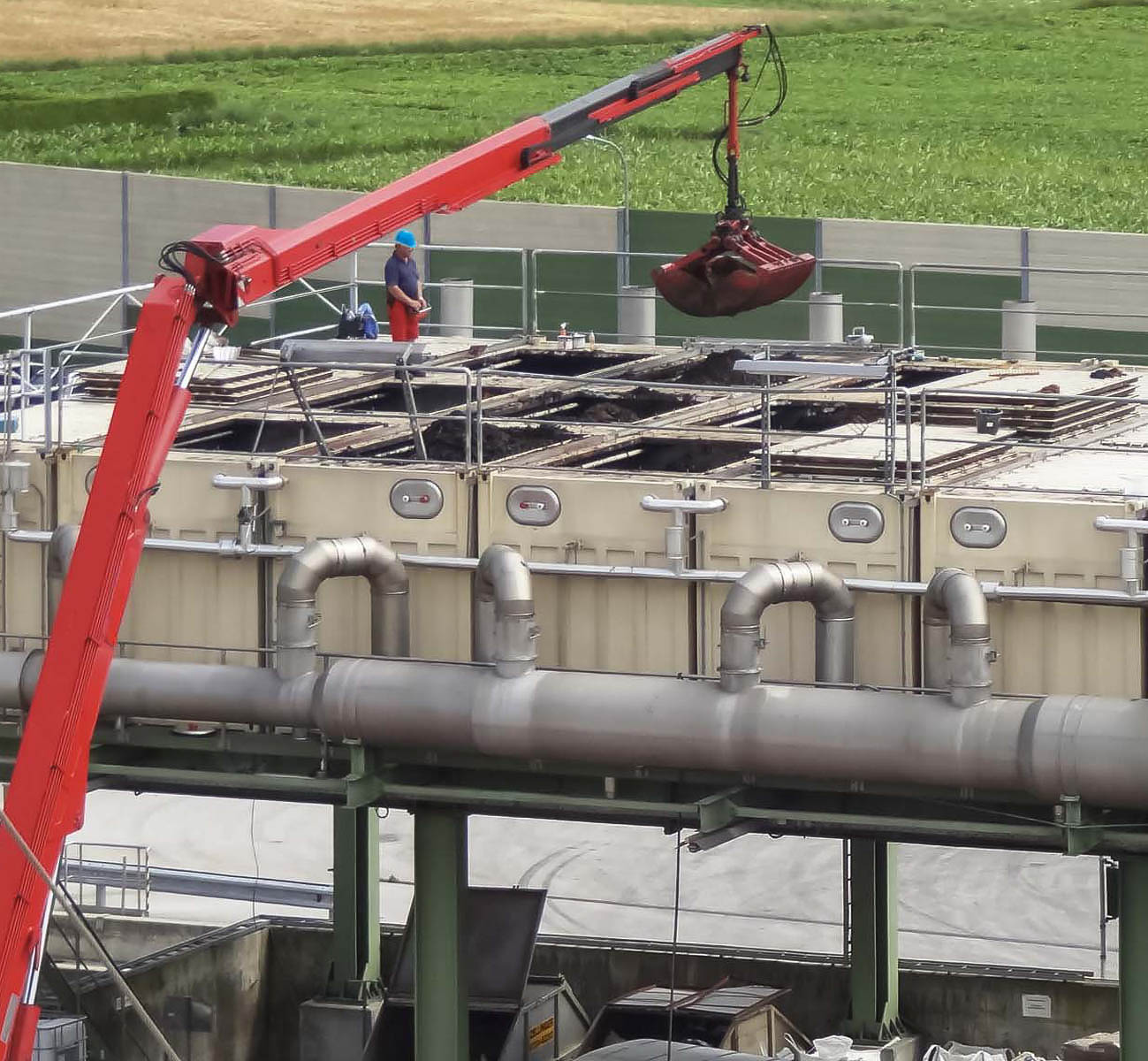 Biofilter szűrőtöltetének cseréje egy ipari üzemben, Aschach Felső Ausztriaban
